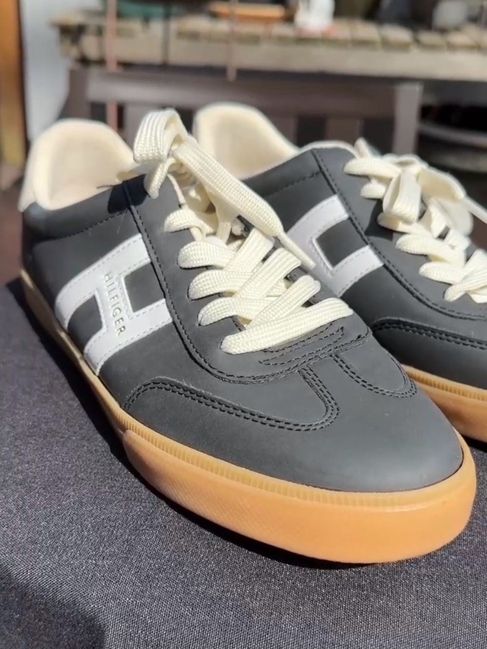 Tommy Hilfiger Lexeih Women’s 9.5M Navy White Gum Sneakers